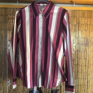 Ladies NWOT Van Heusen Button down blouse size medium